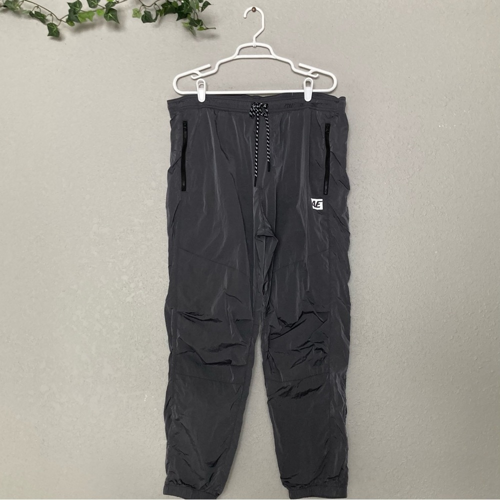 American Eagle Men’s Nylon Pants Size Xl